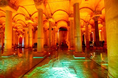 İstanbul 'daki Bazilika Sarnıçlarında sanat.