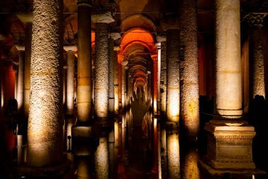 İstanbul 'daki Bazilika Sarnıçlarında sanat.