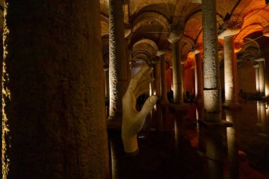 İstanbul 'daki Bazilika Sarnıçlarında sanat.