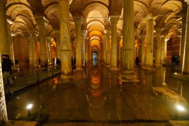İstanbul 'daki Bazilika Sarnıçlarında sanat.