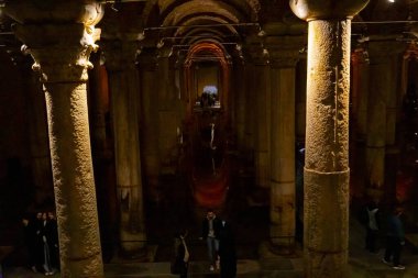 İstanbul 'daki Bazilika Sarnıçlarında sanat.