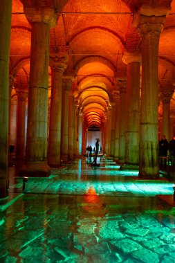 Bazilika Sarnıcı - İmparator Justinianus 'un altıncı yüzyılda inşa ettiği yeraltı su deposu, İstanbul, Türkiye