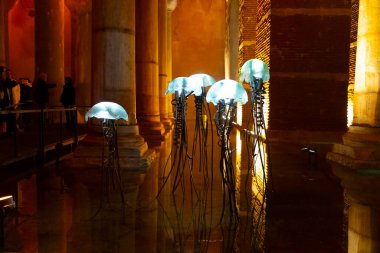 Bazilika Sarnıcı - İmparator Justinianus 'un altıncı yüzyılda inşa ettiği yeraltı su deposu, İstanbul, Türkiye