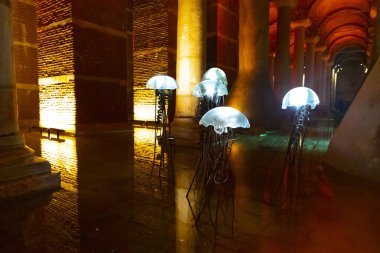 Bazilika Sarnıcı - İmparator Justinianus 'un altıncı yüzyılda inşa ettiği yeraltı su deposu, İstanbul, Türkiye