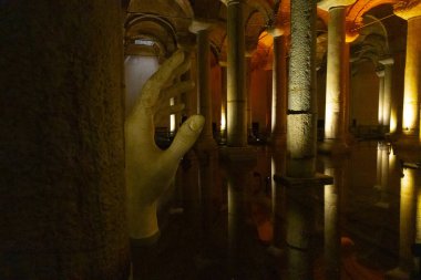 Bazilika Sarnıcı - İmparator Justinianus 'un altıncı yüzyılda inşa ettiği yeraltı su deposu, İstanbul, Türkiye