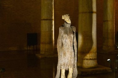 Bazilika Sarnıcı - İmparator Justinianus 'un altıncı yüzyılda inşa ettiği yeraltı su deposu, İstanbul, Türkiye