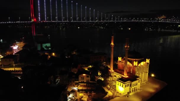 Letecký Pohled Mešitu Ortakoy Mostní Krajinu Istanbulu Bosphorus Starobylé Kulturní — Stock video