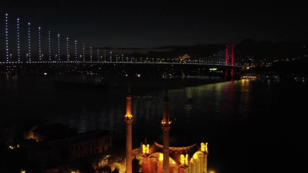 Letecký Pohled Mešitu Ortakoy Mostní Krajinu Istanbulu Bosphorus Starobylé Kulturní — Stock video
