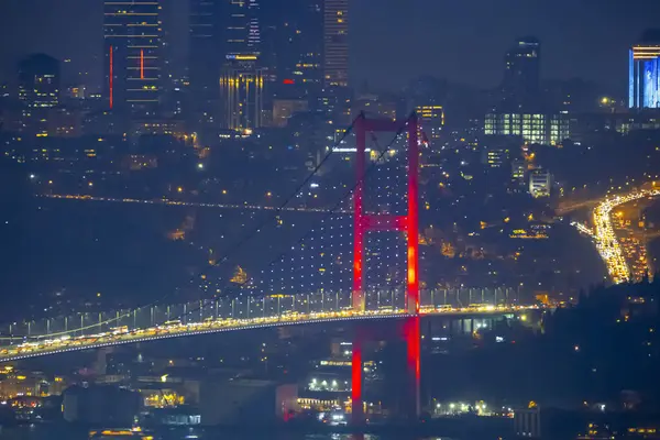 イスタンブール ボスポラス橋の夜 7月15日 殉教者橋 イスタンブール トルコ — ストック写真