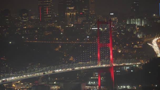 土耳其日落后从Buyuk Camlca Hill拍摄的Bosphorus桥全景和伊斯坦布尔的城市灯光 — 图库视频影像