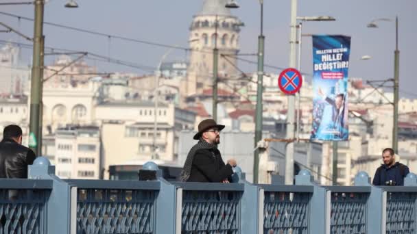 Muž Klobouku Nejkrásnějších Místech Istanbulu — Stock video