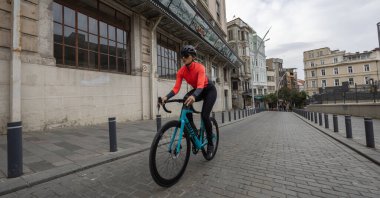 İstanbul 'un tarihi mekanlarında profesyonel bisikletçiler