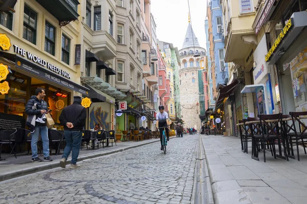 İstanbul 'un tarihi mekanlarında profesyonel bisikletçiler