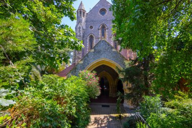 Kırım Anıt Kilisesi. Dar sokaklar. Akdeniz tarzı evlerin cepheleri. İstanbul 'un popüler turizm merkezi, tarihi merkez