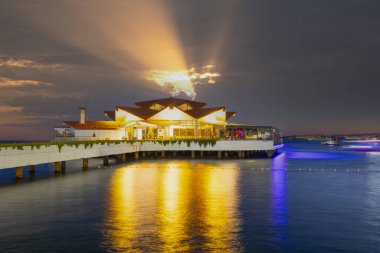 İstanbul Buyukcekmece plaj günbatımı ve tekneler