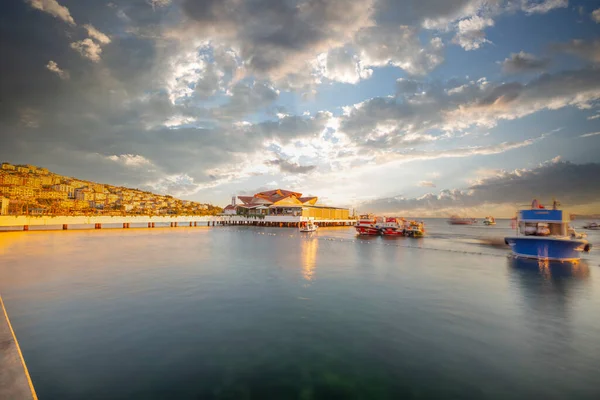 İstanbul Buyukcekmece plaj günbatımı ve tekneler