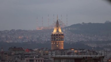  Galata Kulesi ve Camlica aynı çerçevede.