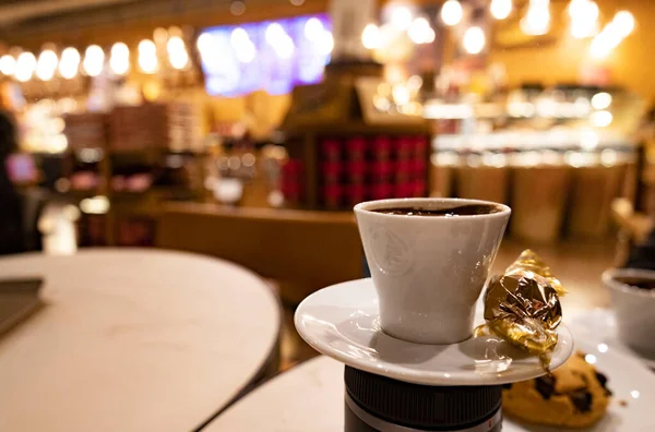 Piękne Filiżanki Kawy Świetle — Zdjęcie stockowe