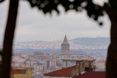 Galata Kulesi ve yeni Camlica camisi istanbul Türkiye