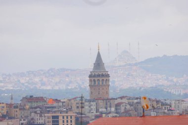 Galata Kulesi ve yeni Camlica camisi istanbul Türkiye