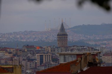 Galata Kulesi ve yeni Camlica camisi istanbul Türkiye