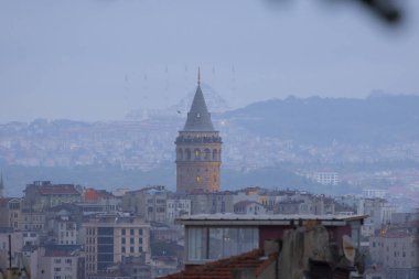 Galata Kulesi ve yeni Camlica camisi istanbul Türkiye