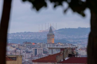 Galata Kulesi ve yeni Camlica camisi istanbul Türkiye