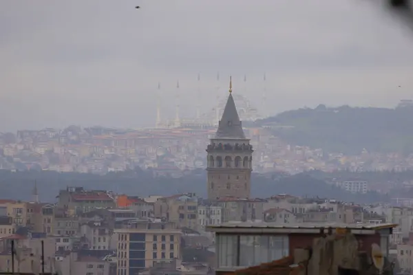 Galata Tower Nova Mesquita Camlica Istanbul Turquia — Fotografia de Stock