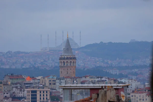 Galata Tower Nieuwe Camlica Moskee Stanbul Turkije — Stockfoto