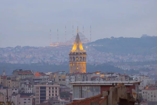 Galata Tower Nová Mešita Camlica Istanbul Turecko — Stock fotografie