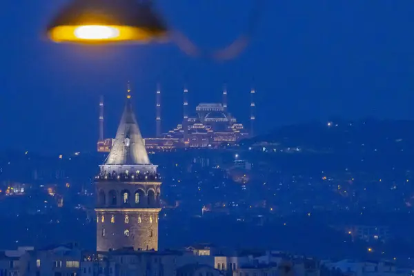 Torre Galata Nueva Mezquita Camlica Istanbul Turquía — Foto de Stock