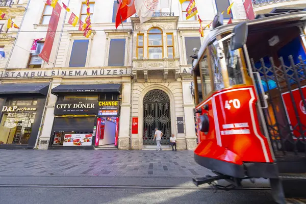 Nostalgie Tram Banken Straat Istanbul — Stockfoto
