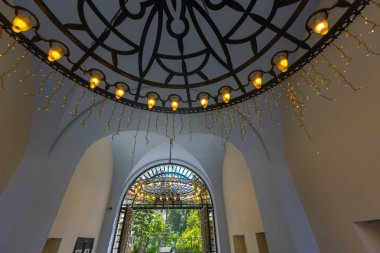 Narmanli Hanı, İstanbul 'daki Istiklal Caddesi' nin sağ tarafındaki turizme açılan tarihi bir binadır..