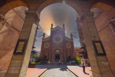 Aziz Antuan Kilisesi, diğer adıyla Sant 'Antonio di Padova Kilisesi, Aziz Antonio di Padova, Aziz Antoine, İstanbul