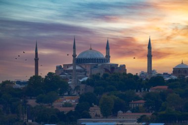 İstanbul 'da Ayasofya' nın güzel manzarası, gün batımında Türkiye 'nin tepesinden