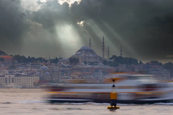 Tour Galata Mosquée Camlica Istanbul — Photo