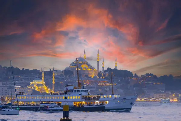 İstanbul Camlica Camii 'ndeki Galata Kulesi