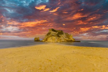 Akcakese Sahili, İstanbul 'un Füze Bölgesi' ne yaklaşık 17 km mesafededir. Bir kıyı köyü olarak bilinen Akakese köyü hafta sonu İstanbullular tarafından takdir ediliyor..