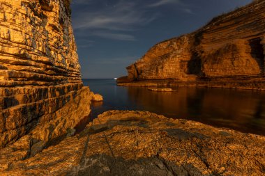 Kerpe Oteli. Kocaeli 'nin Karadeniz kıyısındaki kayalıklar. Türk seyahat noktaları. Kandira, Türkiye