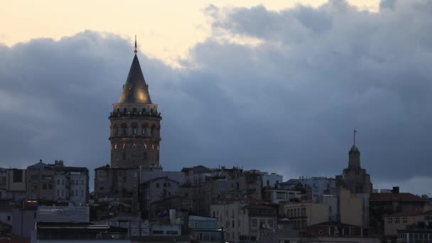 Der Galata Turm Ist Einer Der Ältesten Türme Istanbuls — Stockvideo