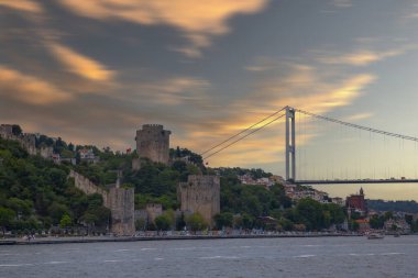 14. yüzyılda İstanbul, İstanbul 'da Mehmad II tarafından inşa edilen İstanbul Boğazı kıyısında bulunan Rumeli Hisari Kalesi veya Rumeii Kalesi.