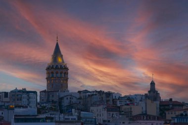 Altın Boynuz Köprüsü ve Süleyman Camii aynı çerçevededir..