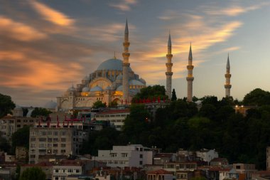 Altın Boynuz Köprüsü ve Süleyman Camii aynı çerçevededir..