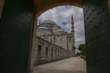 Süleyman Camii 'nin (Süleyman Camii) manzarası. İstanbul 'daki Süleyman Camii' nin siluetleri. Osmanlı mimarisi