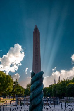 3. Thutmose Sultanı Ahmet Meydanı Obelisk 'in rahatlatılması