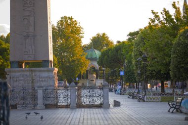 3. Thutmose Sultanı Ahmet Meydanı Obelisk 'in rahatlatılması