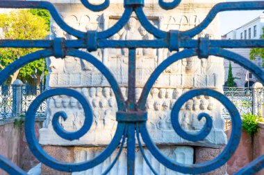 3. Thutmose Sultanı Ahmet Meydanı Obelisk 'in rahatlatılması