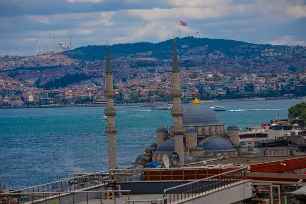 Süleyman Camii, bahçesinden İstanbul manzarası