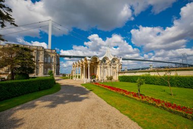 İstanbul 'daki Beylerbeyi Sarayı bahçe manzarası