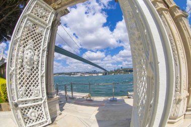 İstanbul 'daki Beylerbeyi Sarayı bahçe manzarası